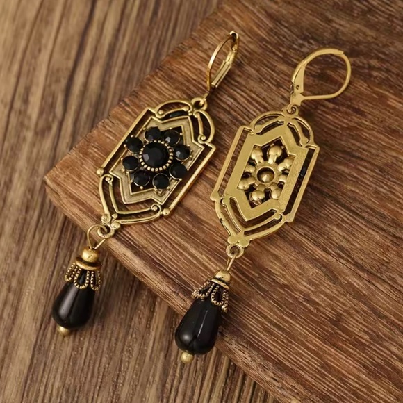 Vintage Marquis Bordo Gold Brass Earrings - Picture 5 of 9